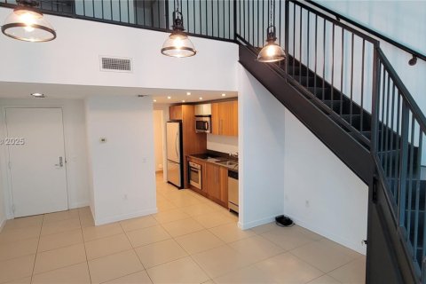 Condo in Miami, Florida, 1 bedroom № 1952412 - photo 2
