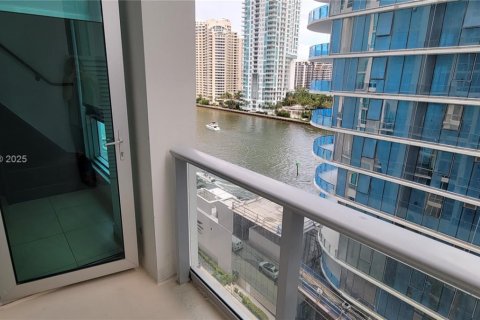 Condo in Miami, Florida, 1 bedroom № 1952412 - photo 10
