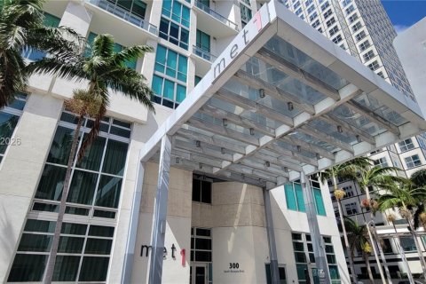 Condo in Miami, Florida, 1 bedroom  № 1952412 - photo 22