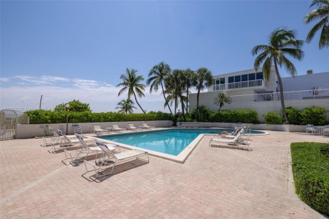 Снять в аренду кондоминиум в Майами-Бич, Флорида 1 спальня, 70.42м2, № 1945234 - фото 2