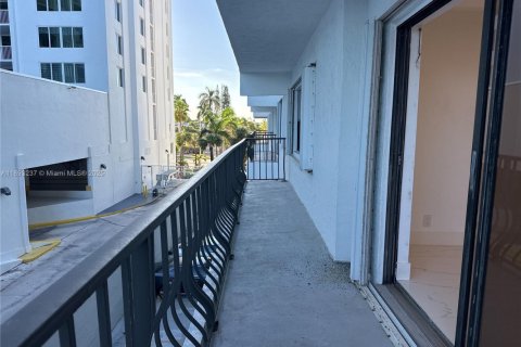 Снять в аренду кондоминиум в Майами-Бич, Флорида 1 спальня, 70.42м2, № 1945234 - фото 12