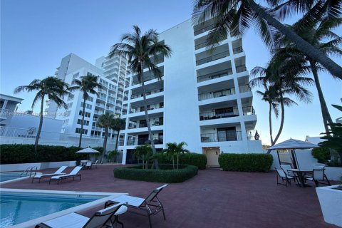Снять в аренду кондоминиум в Майами-Бич, Флорида 1 спальня, 70.42м2, № 1945234 - фото 20