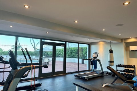 Снять в аренду кондоминиум в Майами-Бич, Флорида 1 спальня, 70.42м2, № 1945234 - фото 16