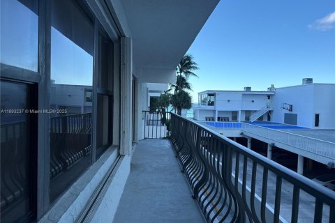 Снять в аренду кондоминиум в Майами-Бич, Флорида 1 спальня, 70.42м2, № 1945234 - фото 13