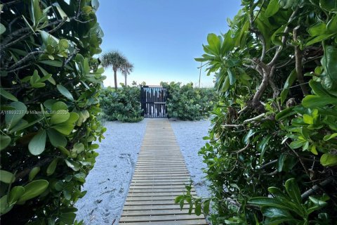 Снять в аренду кондоминиум в Майами-Бич, Флорида 1 спальня, 70.42м2, № 1945234 - фото 18