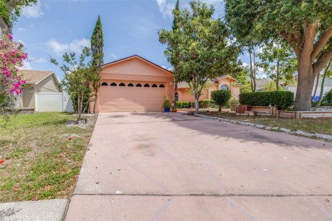 House in Clearwater, Florida 4 bedrooms, 150.87 sq.m. № 2214927