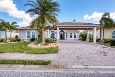 House in Bradenton, Florida 4 bedrooms, 286.6 sq.m. № 1448217 - photo 2