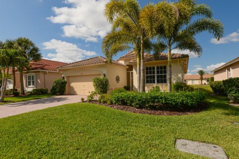Villa ou maison à louer à Port St. Lucie, Floride: 3 chambres, 159.7 m2 № 2261768 - photo 2