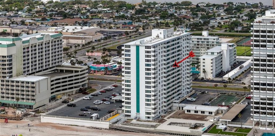 Condo in Daytona Beach, Florida, 1 bedroom  № 2216300