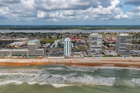 Condo in Daytona Beach, Florida, 1 bedroom  № 2216300 - photo 23