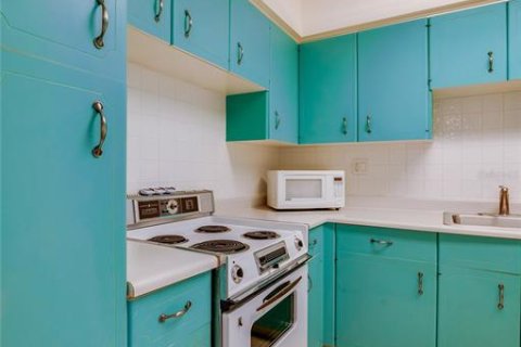 Condo in Daytona Beach, Florida, 1 bedroom  № 2216300 - photo 8