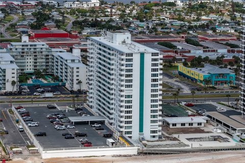 Condo in Daytona Beach, Florida, 1 bedroom  № 2216300 - photo 22