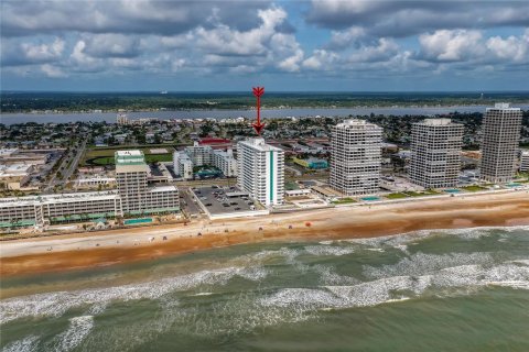 Condo in Daytona Beach, Florida, 1 bedroom  № 2216300 - photo 21