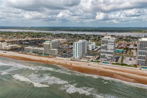 Condo in Daytona Beach, Florida, 1 bedroom  № 2216300 - photo 26