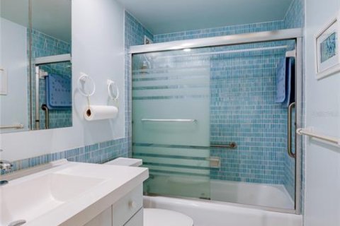 Condo in Daytona Beach, Florida, 1 bedroom  № 2216300 - photo 5