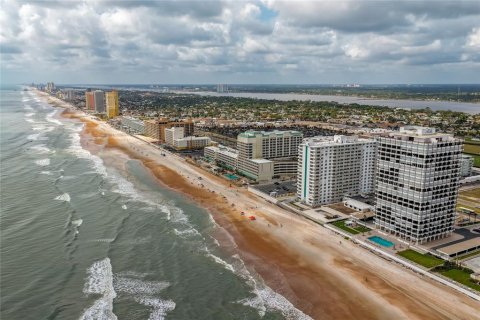 Condo in Daytona Beach, Florida, 1 bedroom  № 2216300 - photo 29