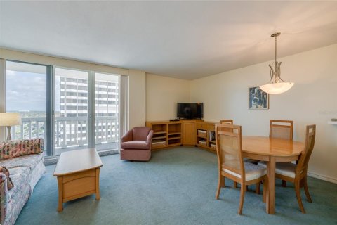 Condo in Daytona Beach, Florida, 1 bedroom  № 2216300 - photo 12