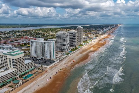 Condo in Daytona Beach, Florida, 1 bedroom  № 2216300 - photo 30