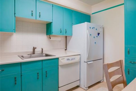 Condo in Daytona Beach, Florida, 1 bedroom  № 2216300 - photo 7