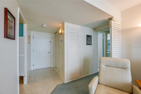 Condo in Daytona Beach, Florida, 1 bedroom  № 2216300 - photo 16