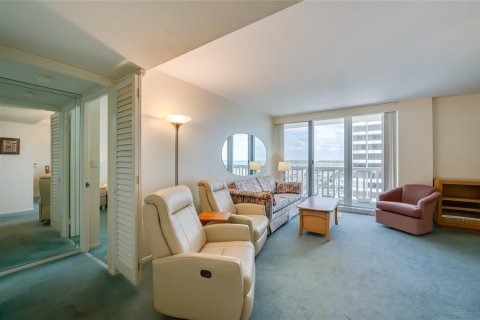 Condo in Daytona Beach, Florida, 1 bedroom  № 2216300 - photo 11