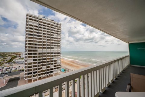 Condo in Daytona Beach, Florida, 1 bedroom  № 2216300 - photo 2