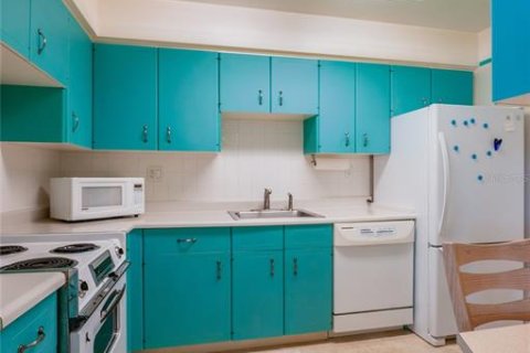 Condo in Daytona Beach, Florida, 1 bedroom  № 2216300 - photo 6