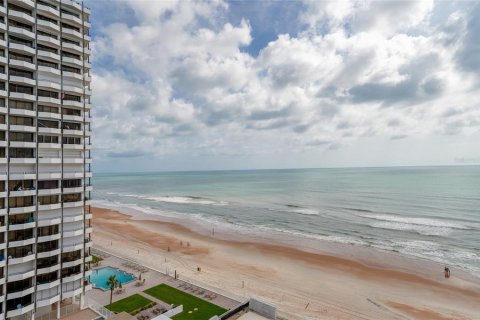 Condo in Daytona Beach, Florida, 1 bedroom  № 2216300 - photo 19