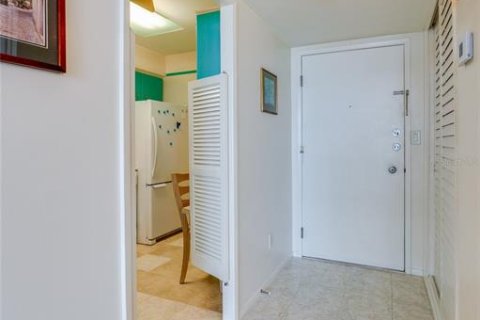 Condo in Daytona Beach, Florida, 1 bedroom  № 2216300 - photo 10