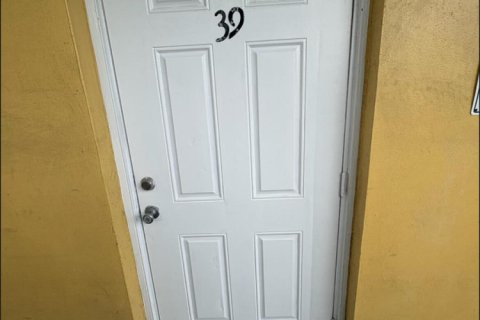 Кондоминиум с 3 комнатами в Лейк-Парк, Флорида № 2253501