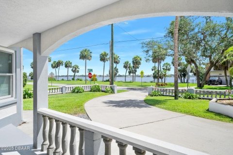 House in Daytona Beach, Florida 5 bedrooms, 301 sq.m. № 1789287 - photo 17
