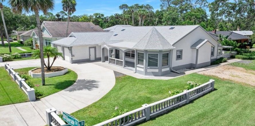 House in Daytona Beach, Florida 5 bedrooms, 301 sq.m. № 1789287