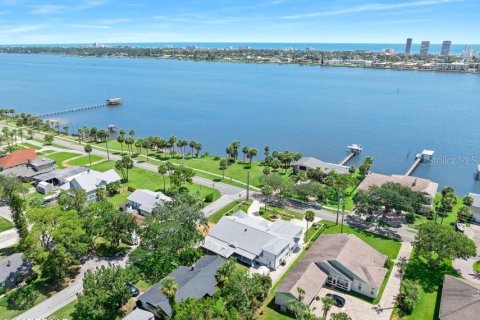 House in Daytona Beach, Florida 5 bedrooms, 301 sq.m. № 1789287 - photo 7