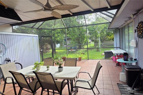 House in Tamarac, Florida 3 bedrooms, 132.48 sq.m. № 2086735 - photo 21