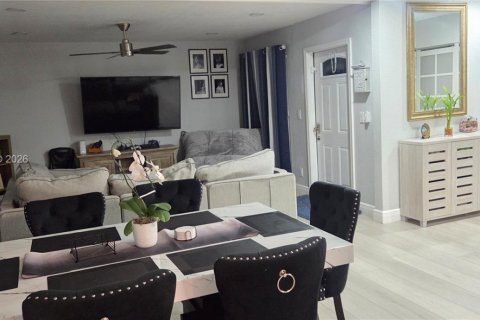 House in Tamarac, Florida 3 bedrooms, 132.48 sq.m. № 2086735 - photo 10