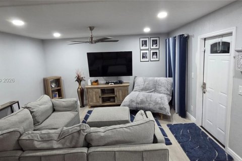House in Tamarac, Florida 3 bedrooms, 132.48 sq.m. № 2086735 - photo 8