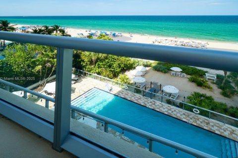 Condo in Sunny Isles Beach, Florida, 2 bedrooms  № 1963231 - photo 11