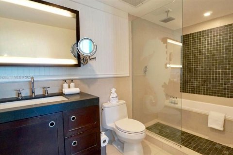 Condo in Sunny Isles Beach, Florida, 2 bedrooms  № 1963231 - photo 14