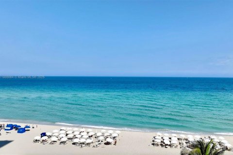 Condo in Sunny Isles Beach, Florida, 2 bedrooms  № 1963231 - photo 23