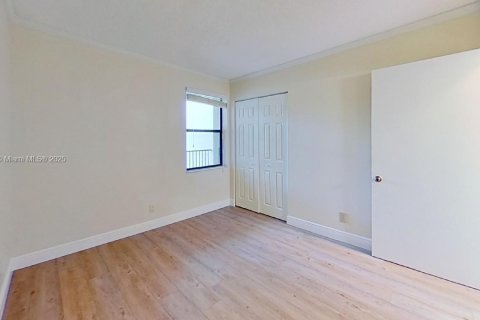 Купить кондоминиум в Тамарак, Флорида 2 спальни, 86.03м2, № 1852225 - фото 12