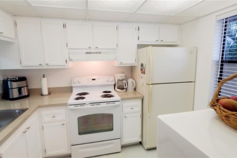 Copropriété à vendre à Sunrise, Floride: 2 chambres, 73.39 m2 № 1946476 - photo 2
