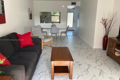Copropriété à vendre à Sunrise, Floride: 2 chambres, 73.39 m2 № 1946476 - photo 10