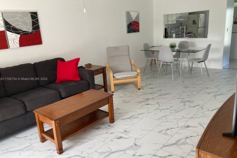Copropriété à vendre à Sunrise, Floride: 2 chambres, 73.39 m2 № 1946476 - photo 9