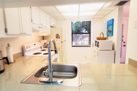 Copropriété à vendre à Sunrise, Floride: 2 chambres, 73.39 m2 № 1946476 - photo 4