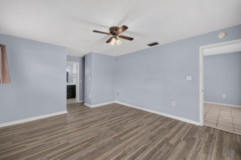 House in Port St. Lucie, Florida 2 bedrooms, 132.11 sq.m. № 2190261 - photo 25