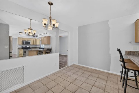 House in Port St. Lucie, Florida 2 bedrooms, 132.11 sq.m. № 2190261 - photo 15