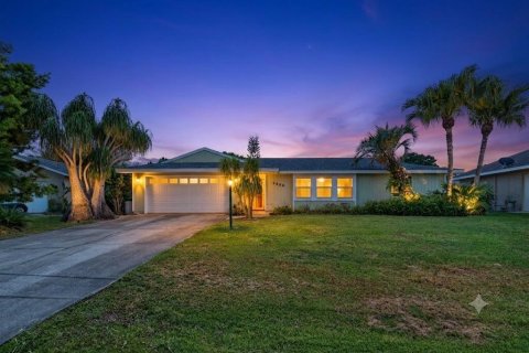 House in Port St. Lucie, Florida 2 bedrooms, 132.11 sq.m. № 2190261