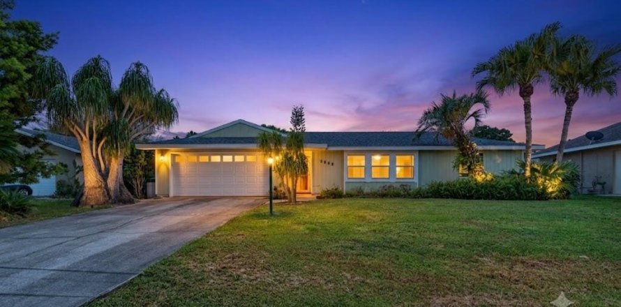 House in Port St. Lucie, Florida 2 bedrooms, 132.11 sq.m. № 2190261