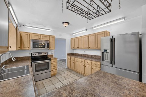 House in Port St. Lucie, Florida 2 bedrooms, 132.11 sq.m. № 2190261 - photo 13