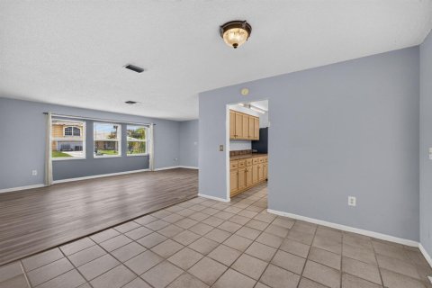 House in Port St. Lucie, Florida 2 bedrooms, 132.11 sq.m. № 2190261 - photo 9